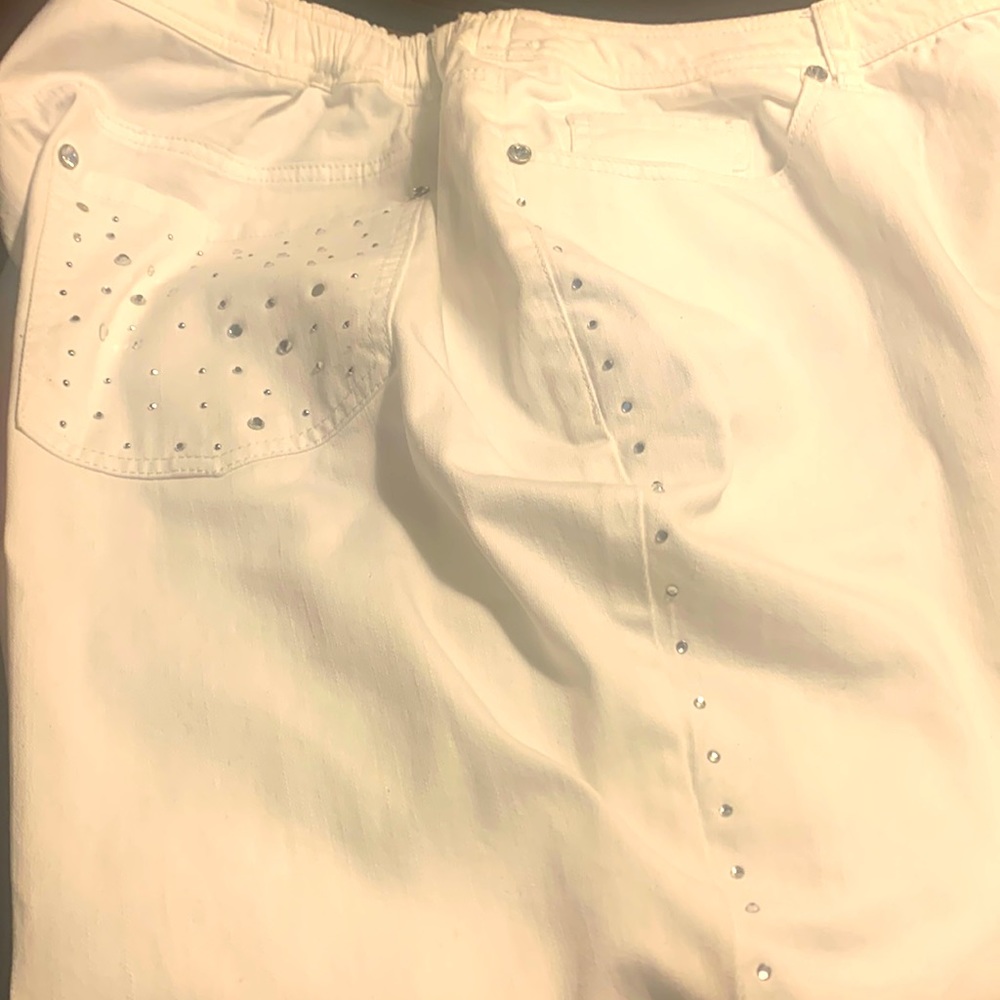 White capris with rhinestone accents - Picture 2 of 6